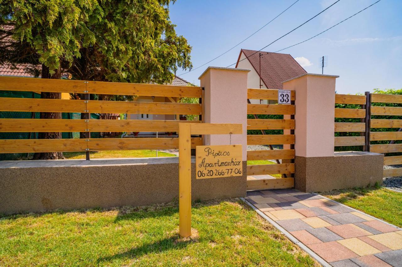 Pipacs Apartmanház Harkány Esterno foto